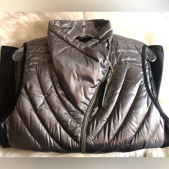 Calvin Klein Performance Vest. New without Tags - Picture 4 of 10